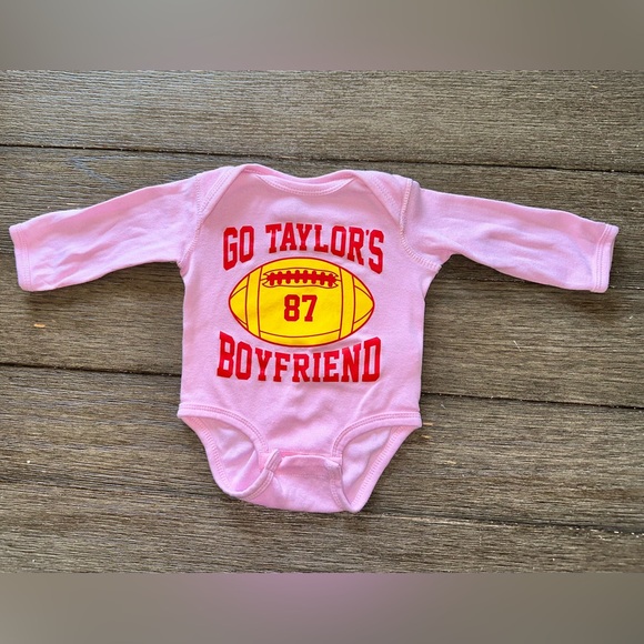 Go Taylor’s Boyfriend - Baby Onesie - 3-6 Months - Taylor Swift/Travis Kelce - Picture 1 of 5